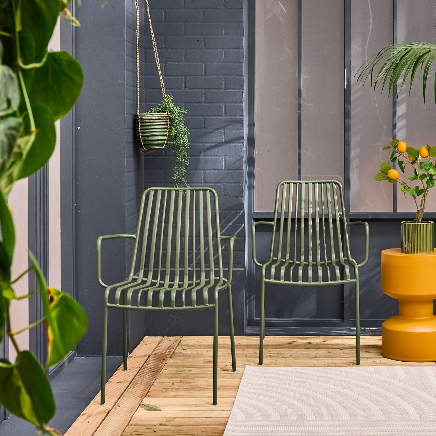Lot de 2 fauteuils de jardin FLORIDA kaki empilable en acier. L 59 x P 53.5 x H 78 cm