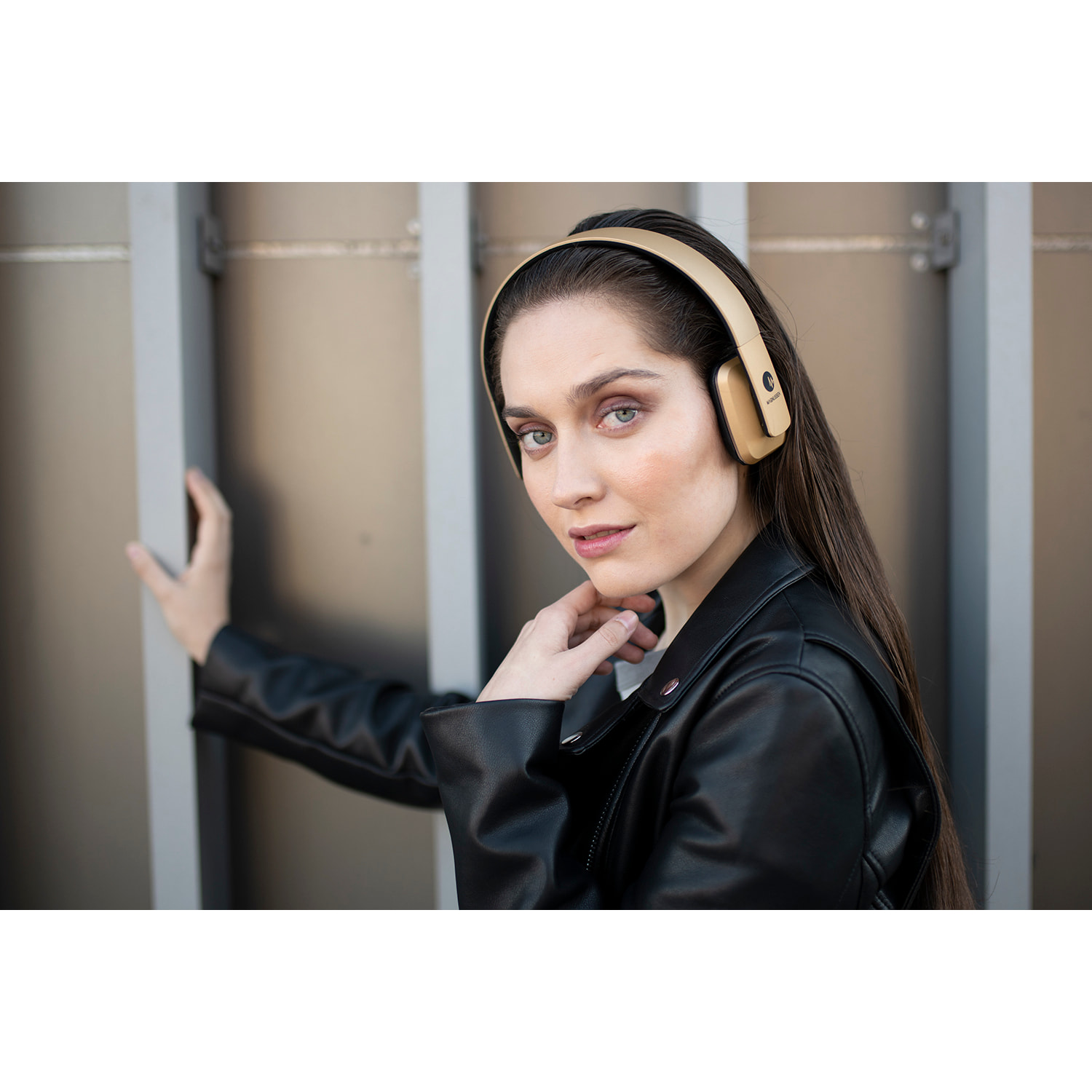 MAGNUSSEN H4 HEADPHONES en color Dorado