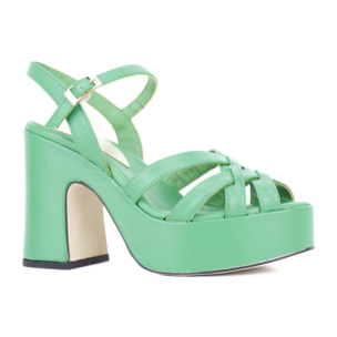 Sandaliaplataforma en piel. Tacón 7 cm