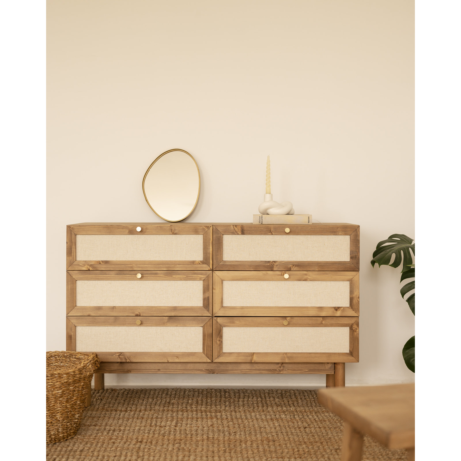 Commode en bois massif et lin avec six tiroirs en chêne foncé de 76x120cm Hauteur: 76 Longueur: 120 Largeur: 42