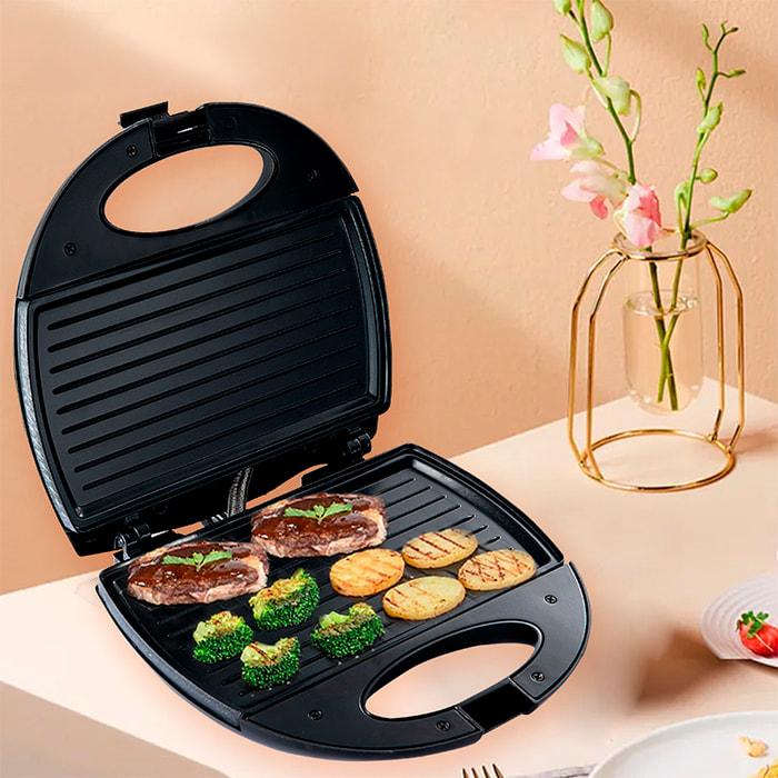 Sandwichera antiadherente con 750W de potencia y luz indicadora.