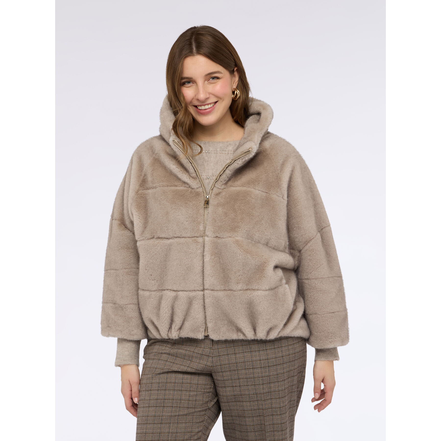 Fiorella Rubino - Chaqueta corta efecto peluche con capucha - Gris