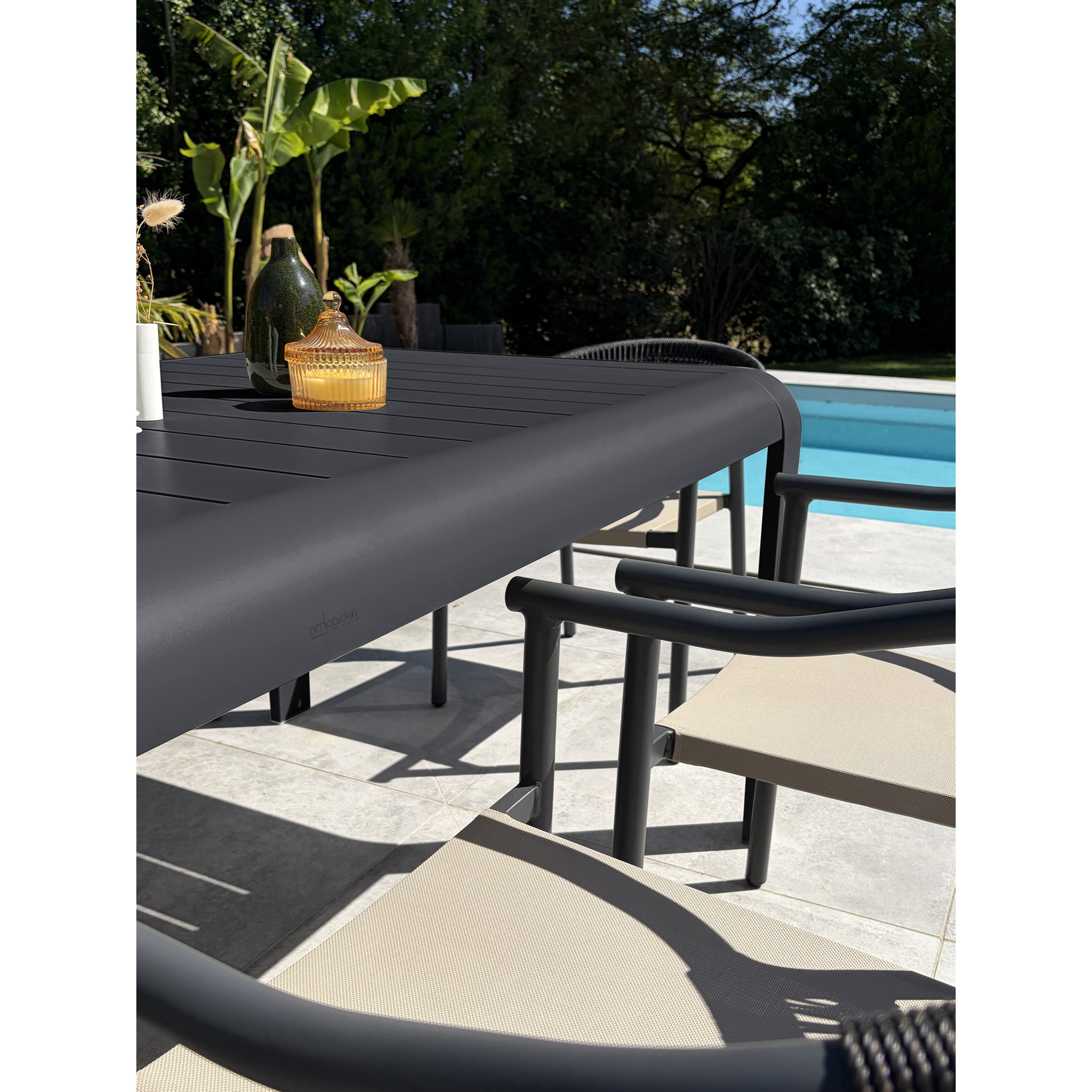 HANOI - Ensemble repas de jardin en aluminium 8 places coloris anthracite