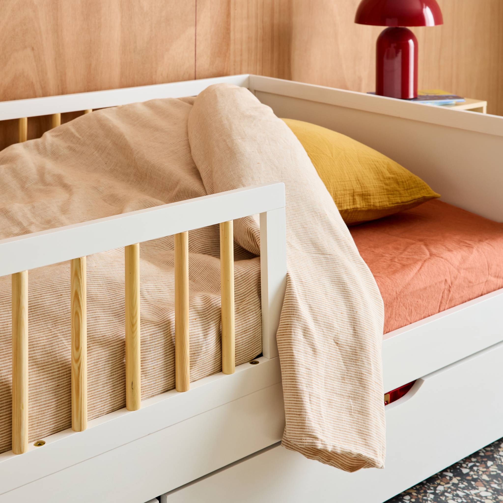 Lit enfant 90 x 190 cm pin naturel sommier à lattes inclus ELIO