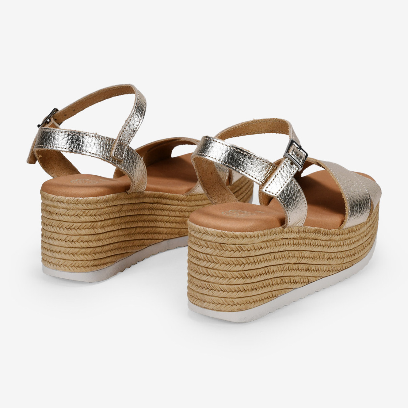 Sandalias de piel doradas con cuña y plataforma de esparto