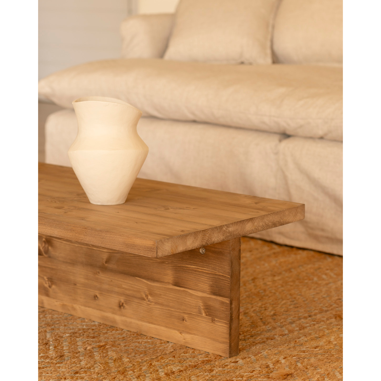 Table basse en bois massif ton chêne foncé 124x27cm Hauteur: 27 Longueur: 123.5 Largeur: 46.6