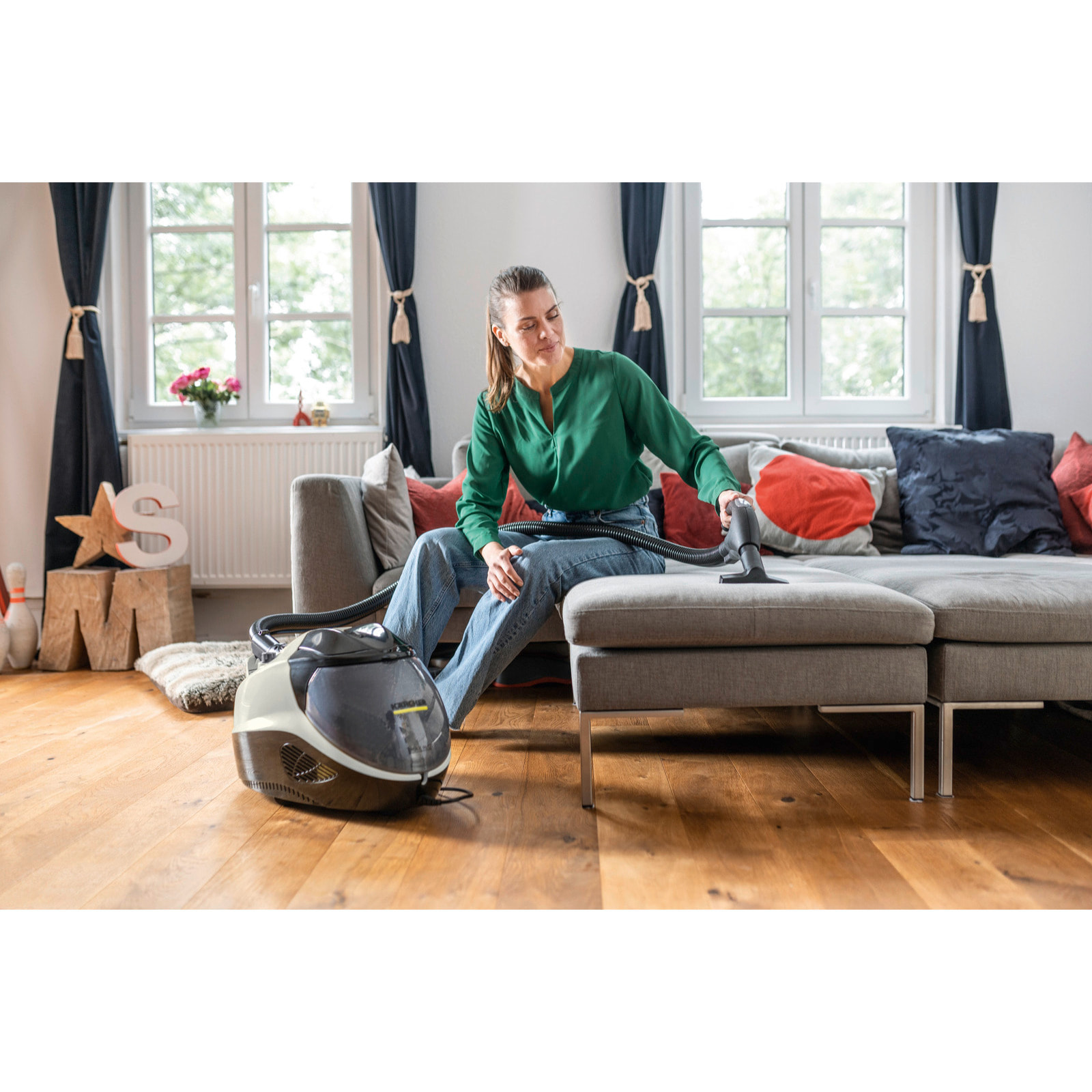 Nettoyeur vapeur aspirateur Karcher SV 7 - Puissance 2200 W- Capacité 1 L- Rayon d'action 8 m- 2 en 1