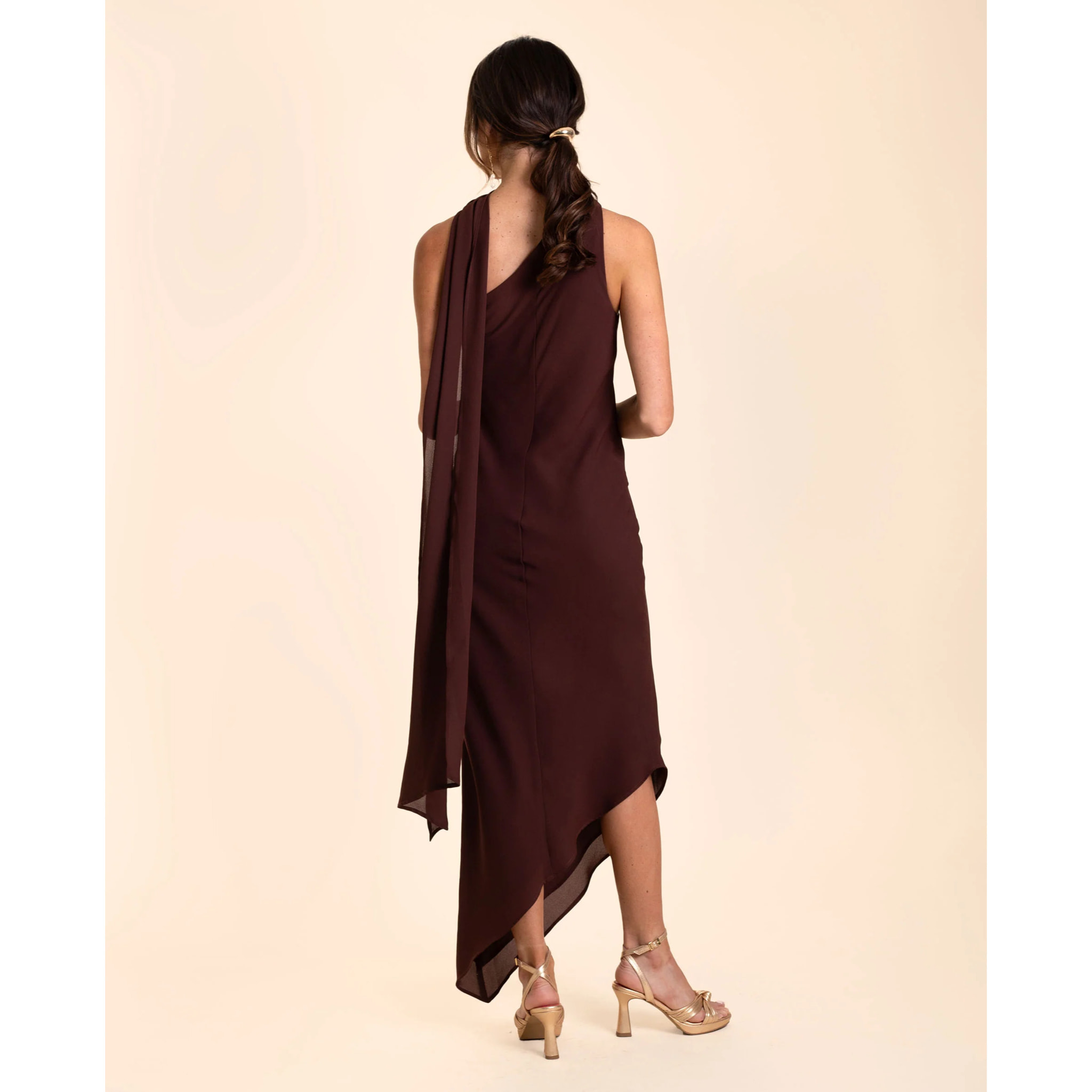 Vestido asimétrico con fular