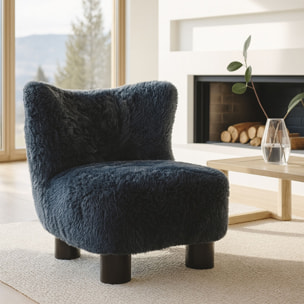 Fauteuil effet fourrure bleu et structure en bois  ARTIC