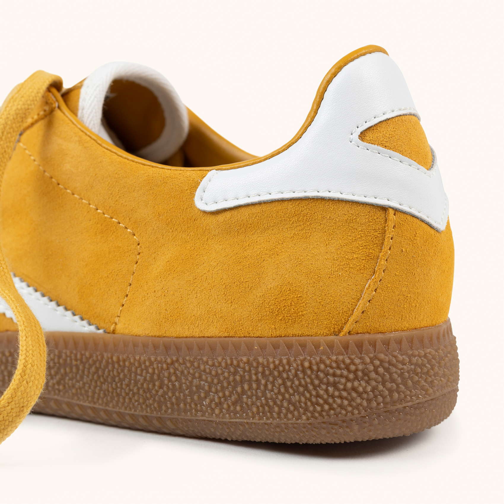 Zapatilla Urbana Retro de Piel en Color Amarillo MUNICH BARRU 213