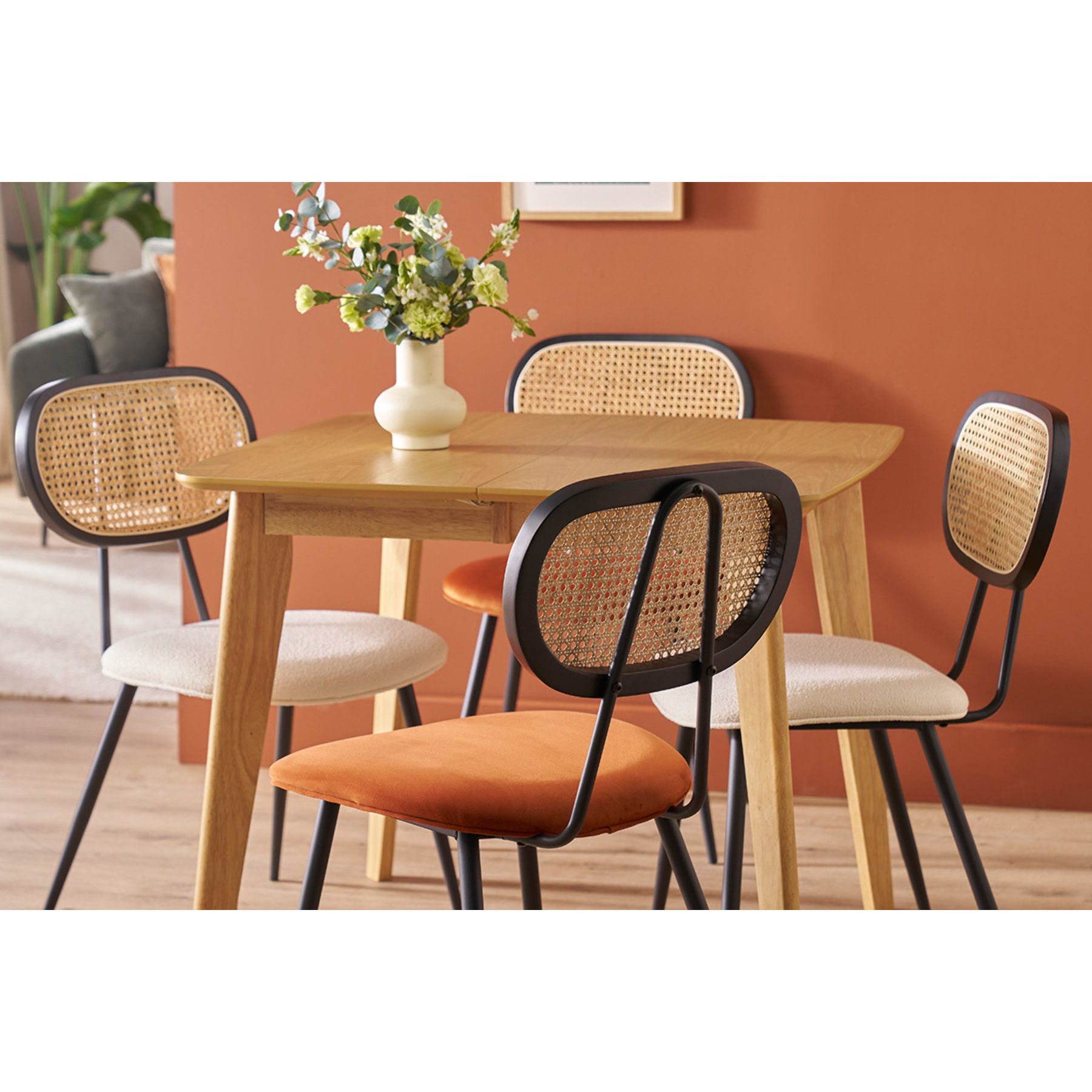 Chaises design en velours terre brûlée, métal noir et cannage rotin (lot de 2) SWANN