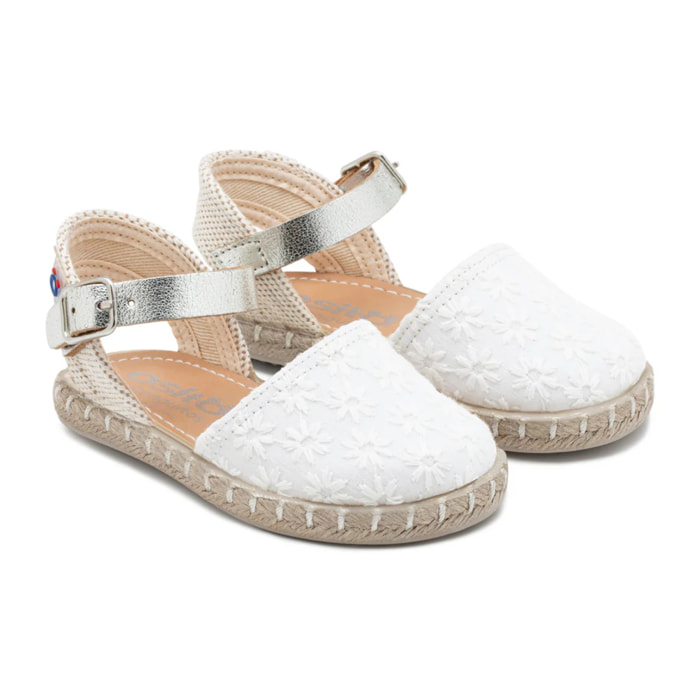 Alpargata con Plataforma y Cierre de Hebilla en Blanco