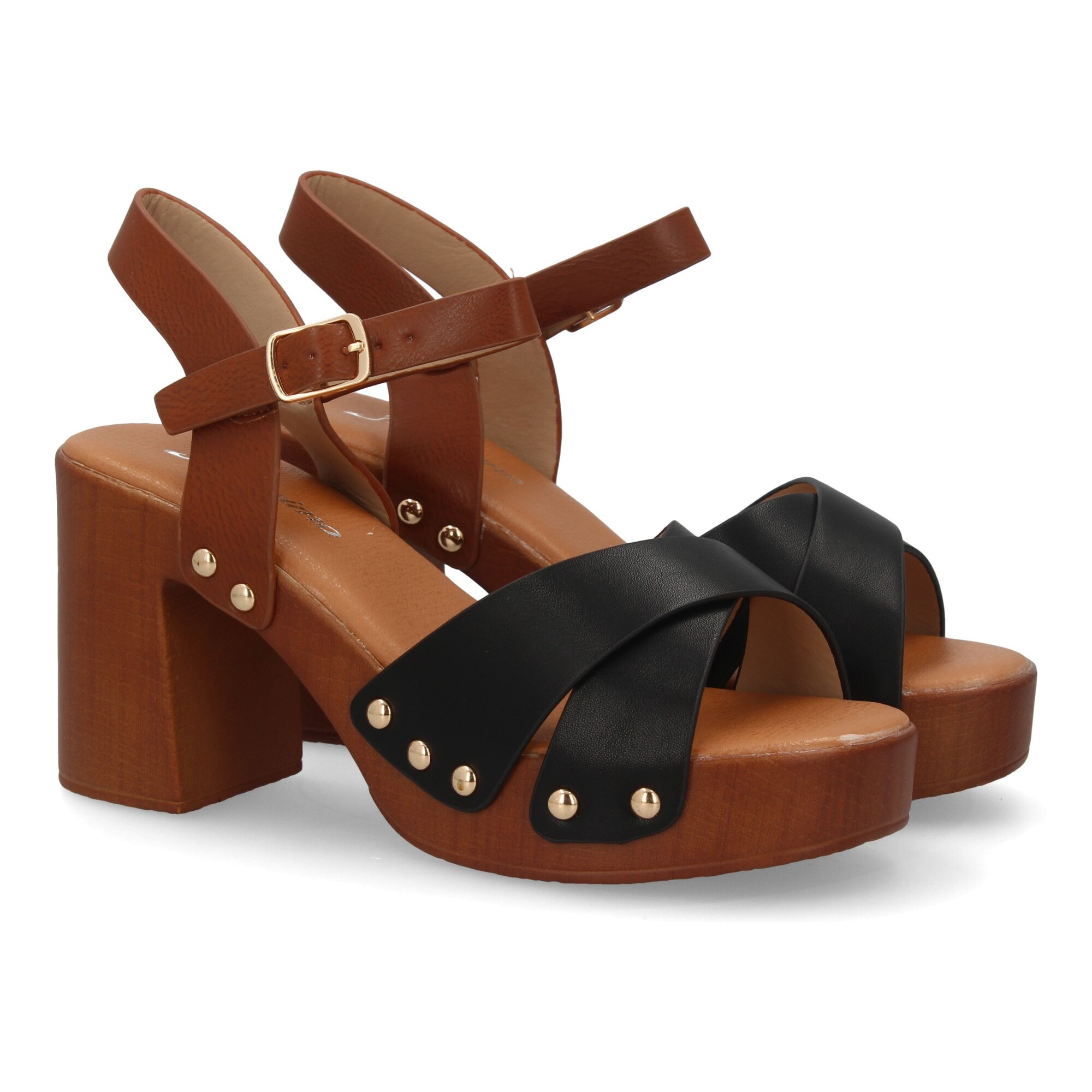 Sandalia plataforma mujer con tiras cruzadas y tachuelas
