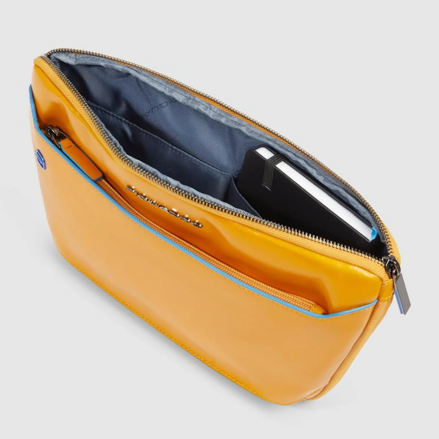 Piquadro Marsupio piatto espandibile in pelle con attacchi tracolla riposizionabili e tasca per AirPods®