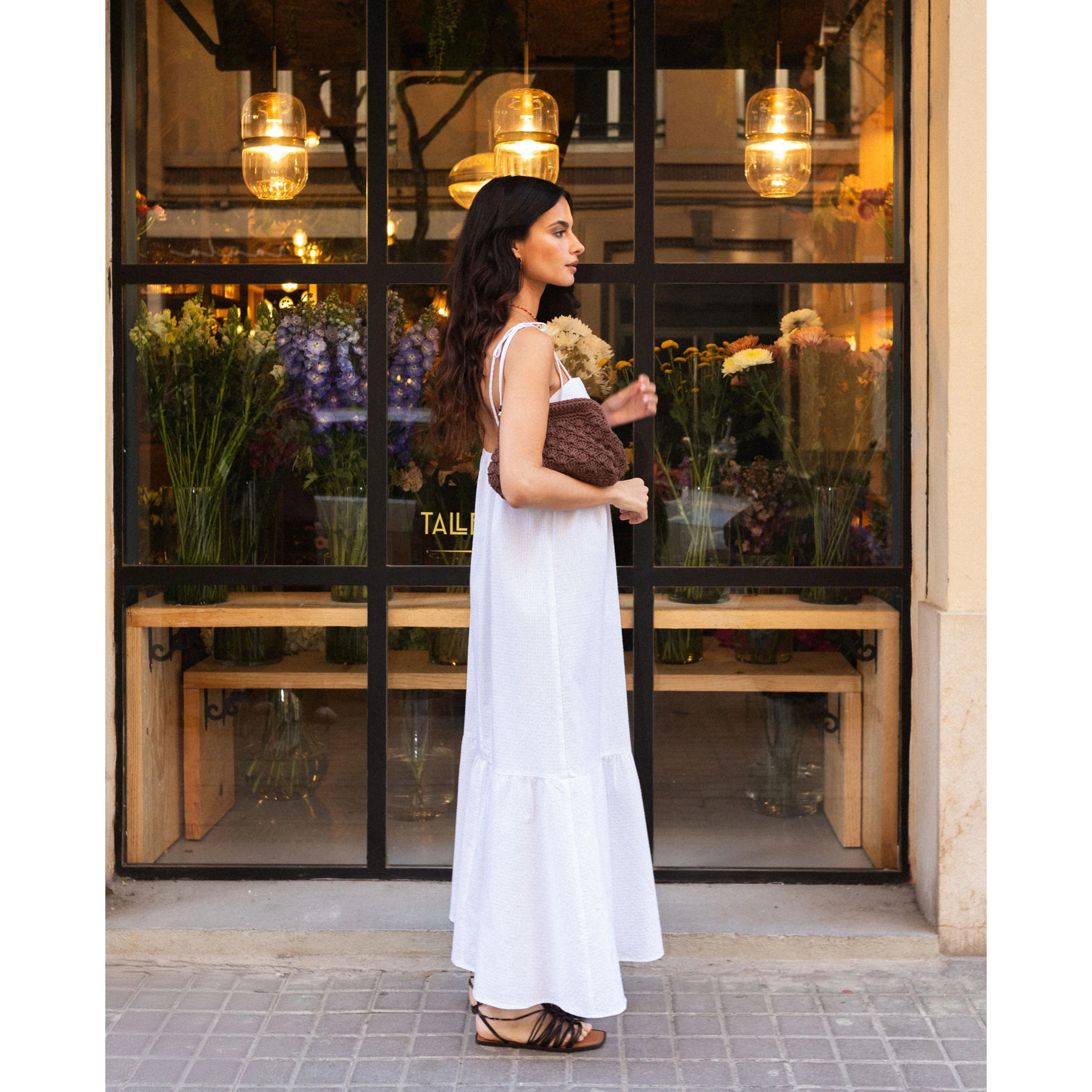 Vestido largo de tirantes con volante