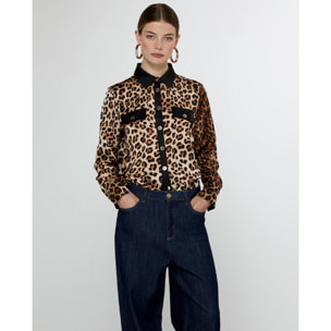 Camicia stampa animalier con colletto e pattina in contrasto