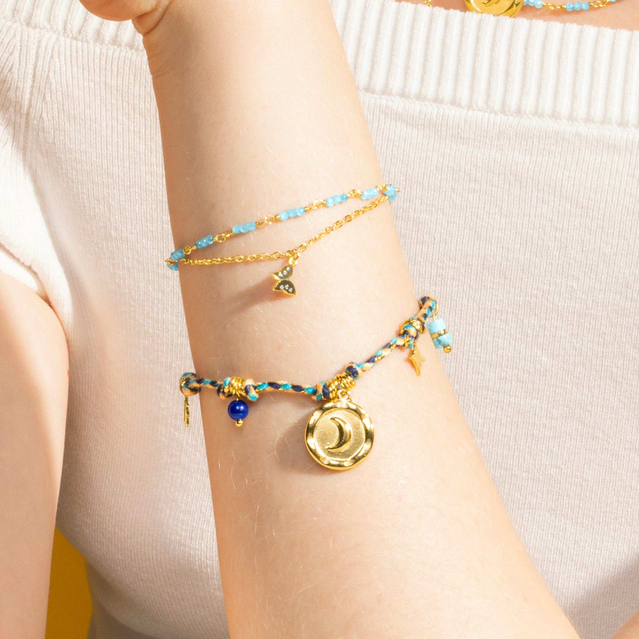Pulsera con Cristal Azul Oscuro acabado oro 18k