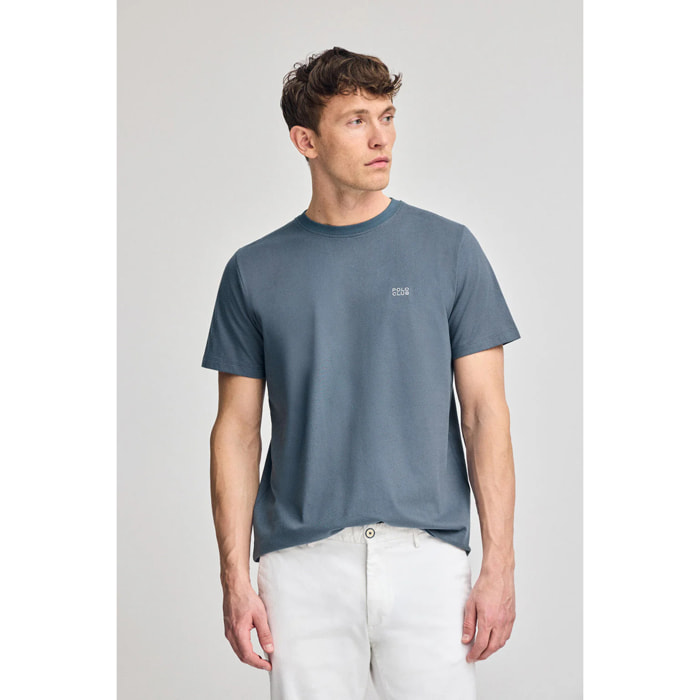 Camiseta azul denim básica de cuello redondo con detalle bordado