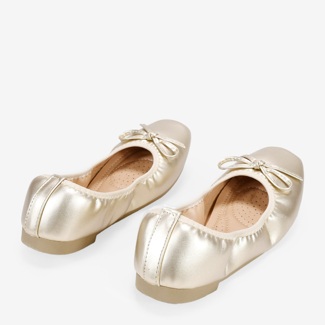 Bailarinas planas doradas con lazo