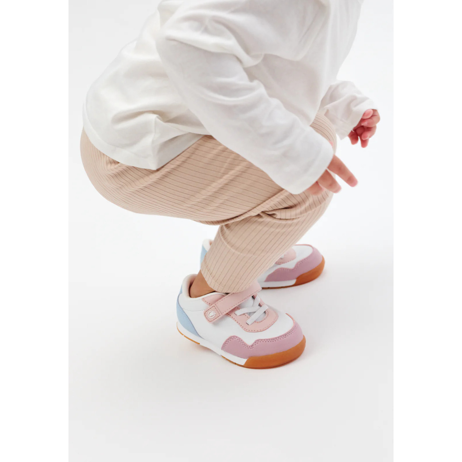 Zapatillas deportivas de bebés colección Tecnobaby diseño respetuoso