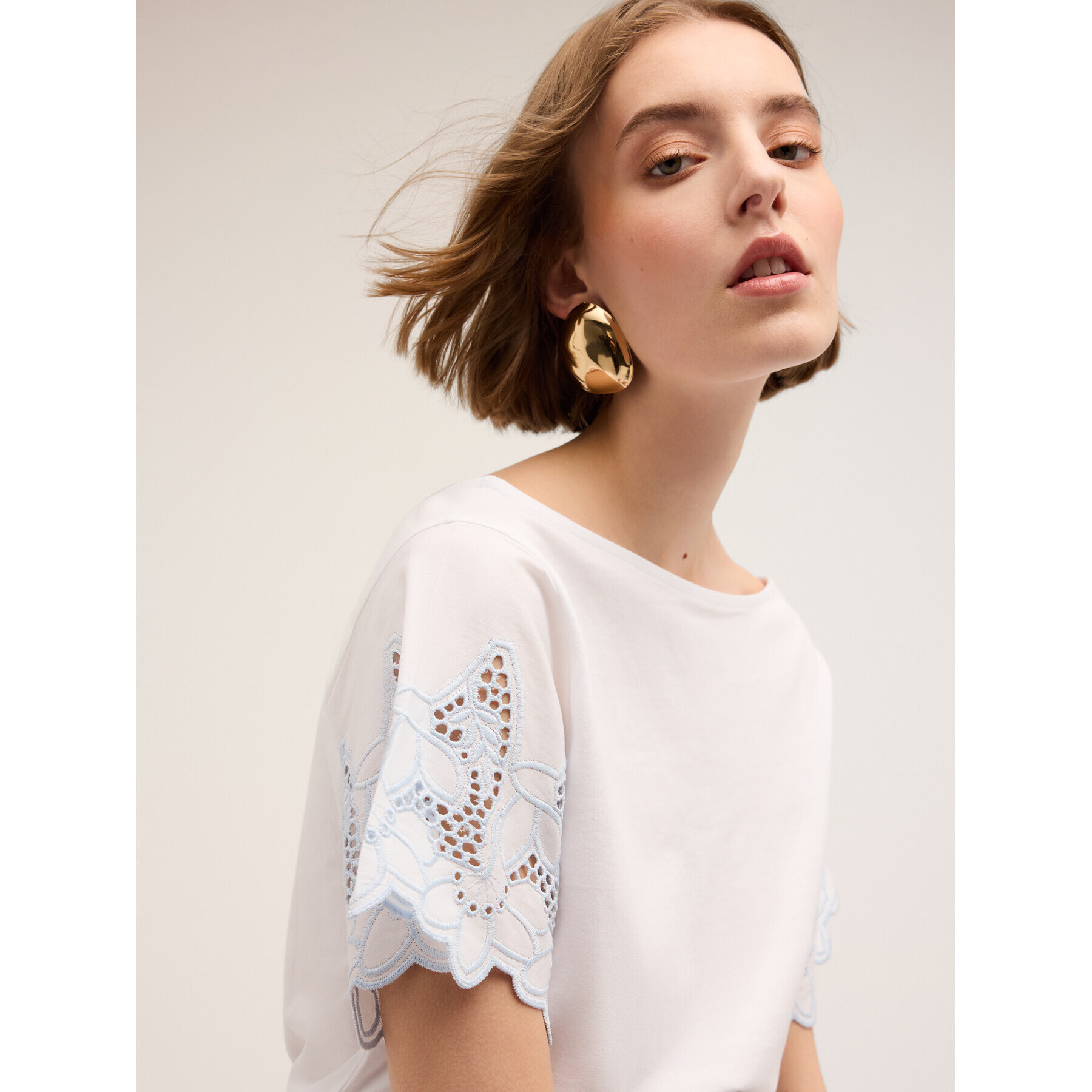 Motivi - T-shirt con maniche ricamate - Bianco