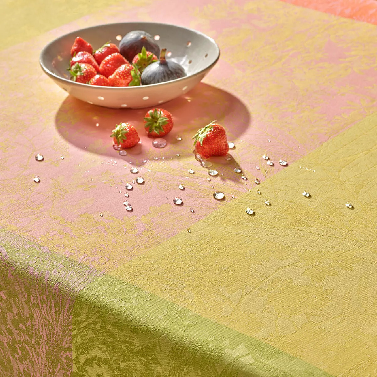 Nappe pur coton enduit motif jacquard multicolore Mille esprit jardin chatoyant