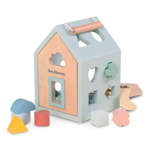 Casa de madera con formas para encajar