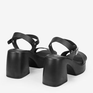Sandalias de piel negras con tacón ancho