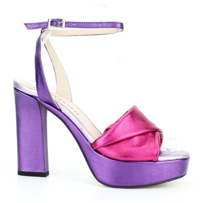 Sandalia con plataforma. Tacón 9 cm.