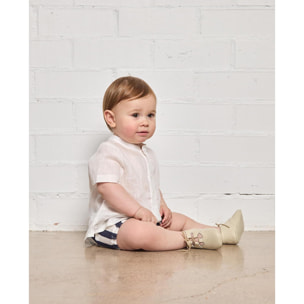 Bermuda de rayas azul marino, con cintura y bajo elastico.