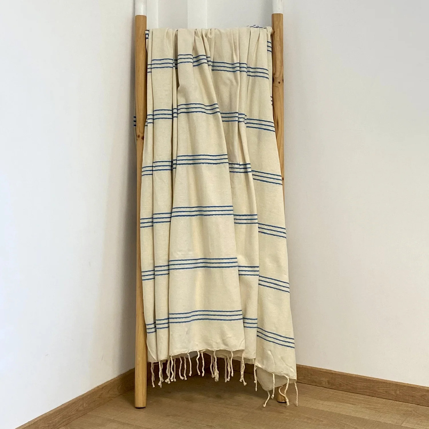 Fouta plate traditionnelle - Calliope Écru/Royal - 200x200cm - 190g/m²