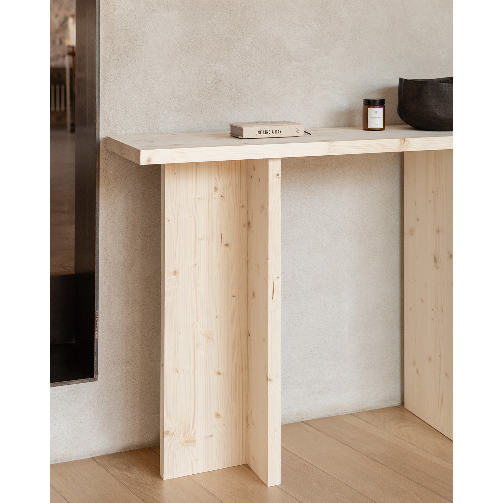 Consola de madera maciza en tono natural de 120x80cm Alto: 35 Largo: 120 Ancho: 80