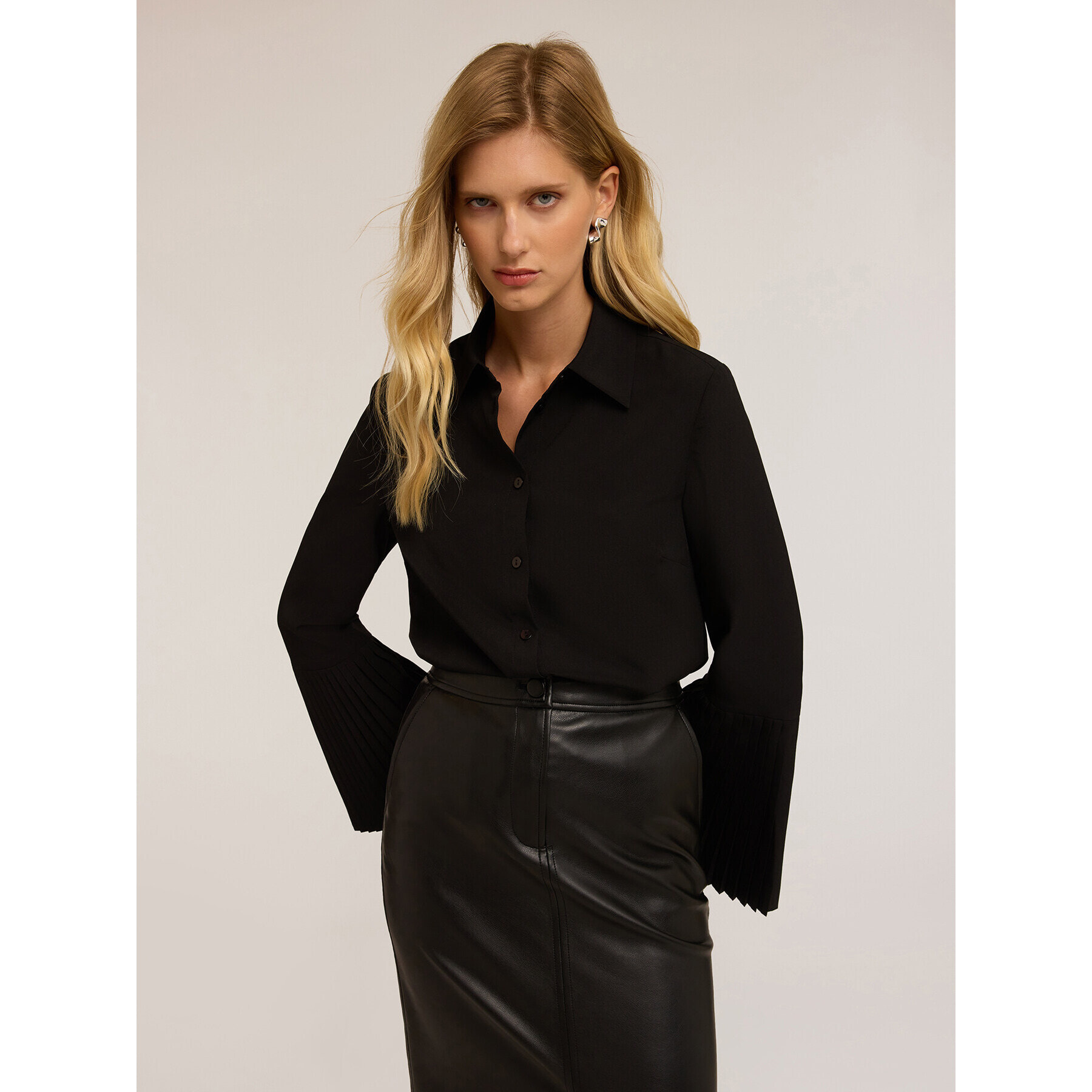 Motivi - Camisa con mangas plisadas - Negro