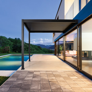 Pergola bioclimatique aluminium anthracite adossée lames orientables 4x3m Triomphe