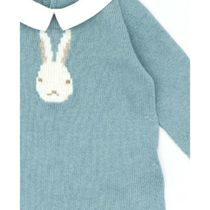 Pelele azul con dibujo de conejo en el centro