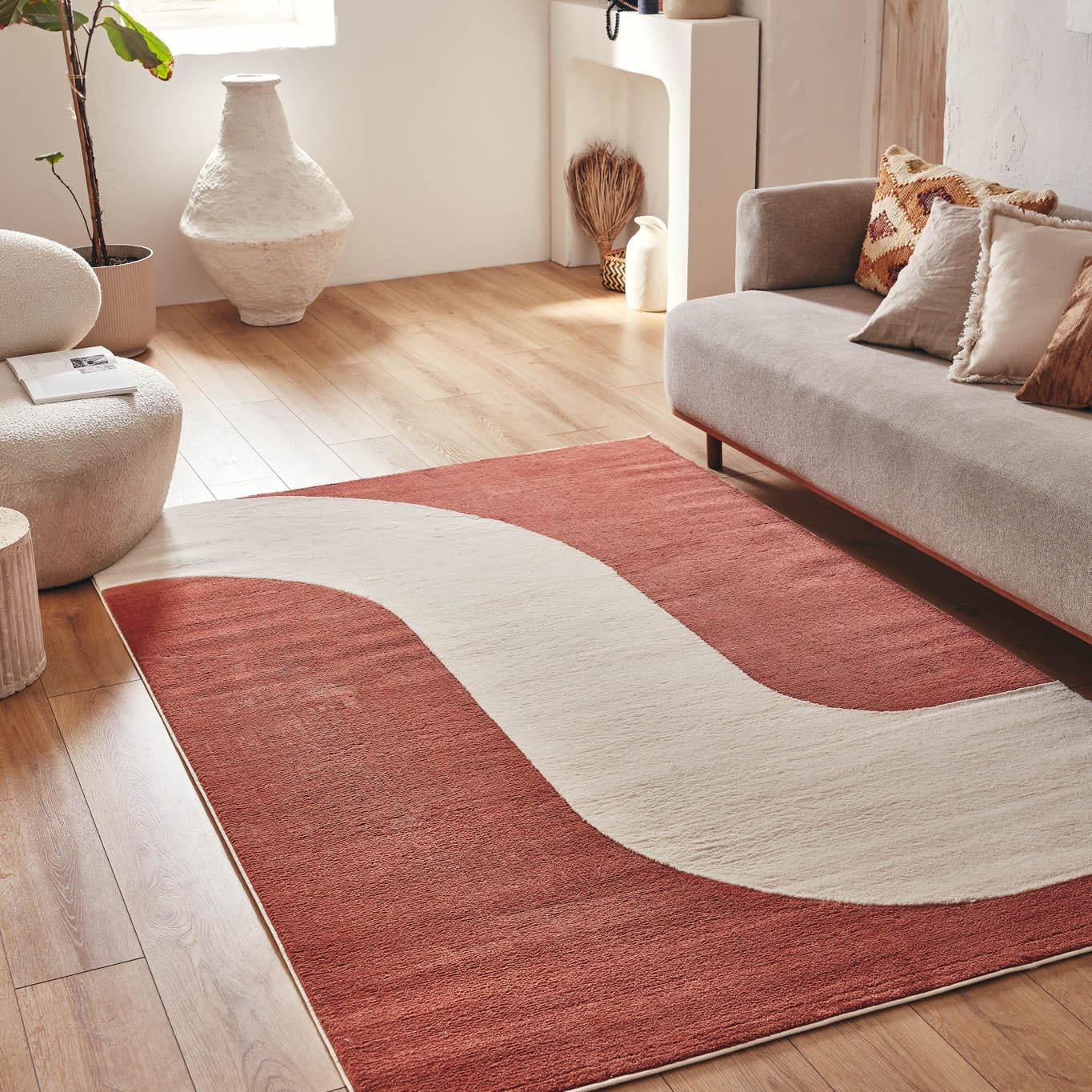 NELY - Tapis de salon à poils ras motif vague - Brun