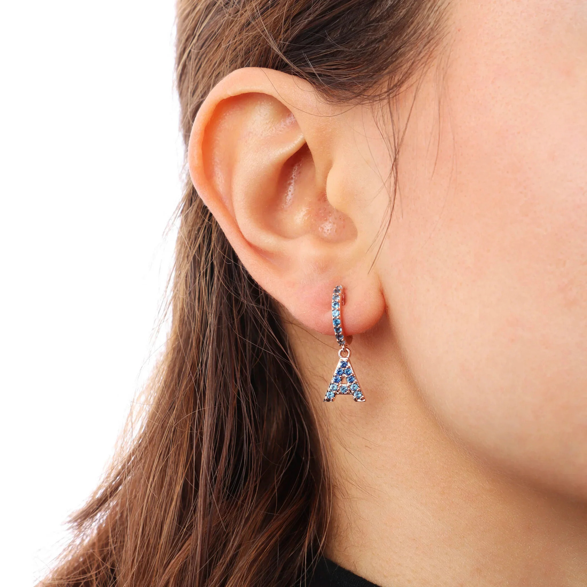 Orecchino Pendente con Lettera A in Pavé di Cubic Zirconia Blu