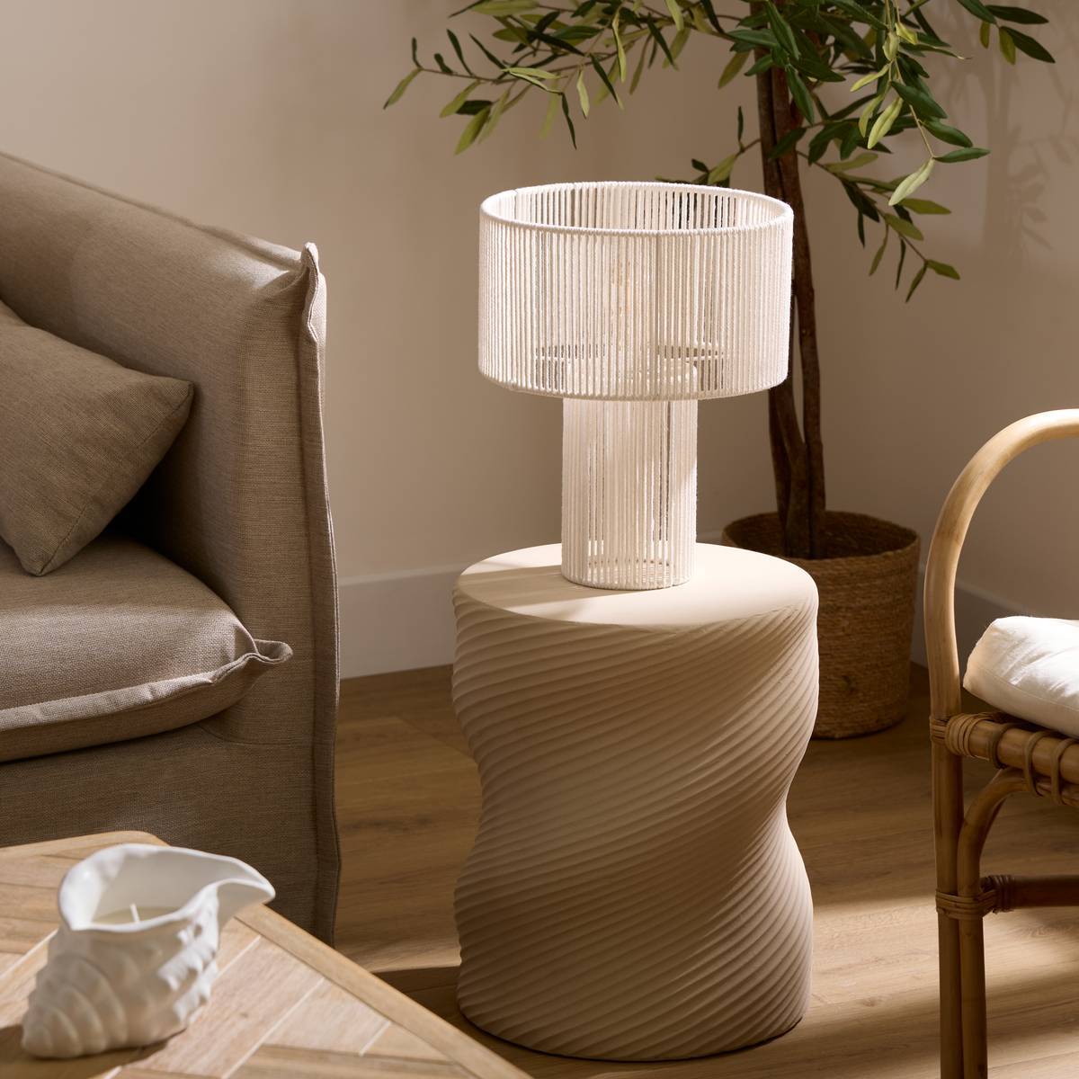 Table d'appoint Saddle sable 33x33x40cm