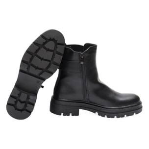 Stivaletto in simil pelle con elastico laterale e fibbia dorata