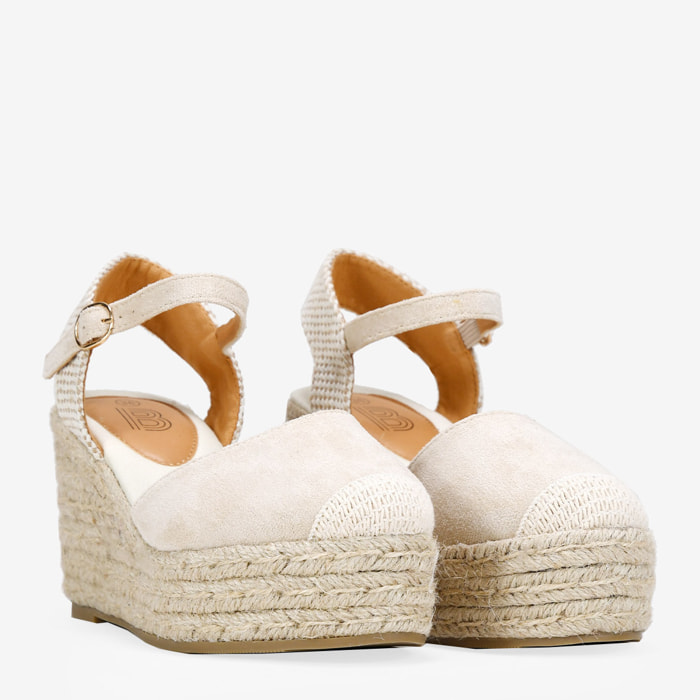 Alpargatas beige con pulsera y suela de esparto