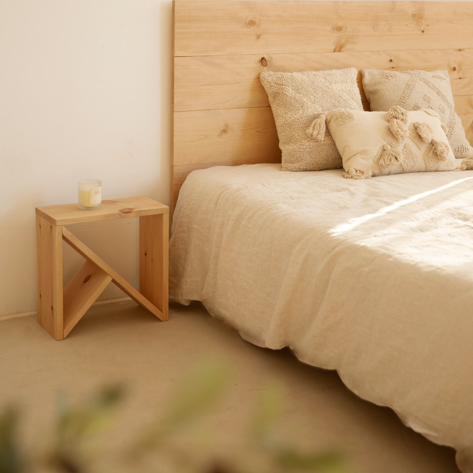 Pack 2 tables en bois massif ton chêne moyen en différentes tailles