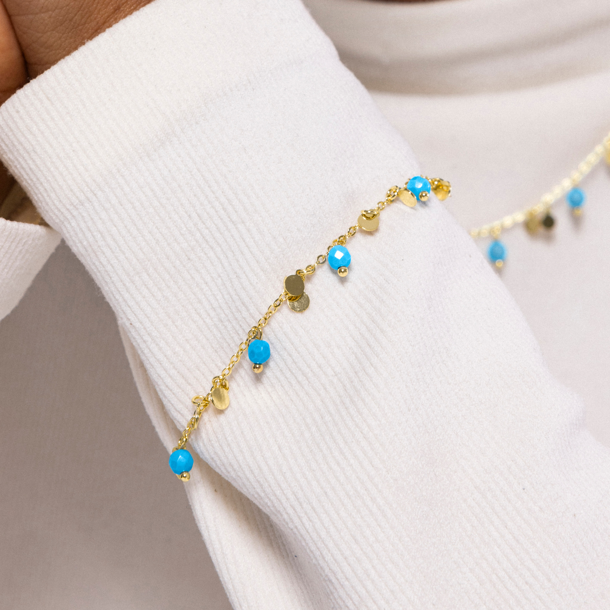 Pulsera de Turquesa acabada en oro amarillo de 18k