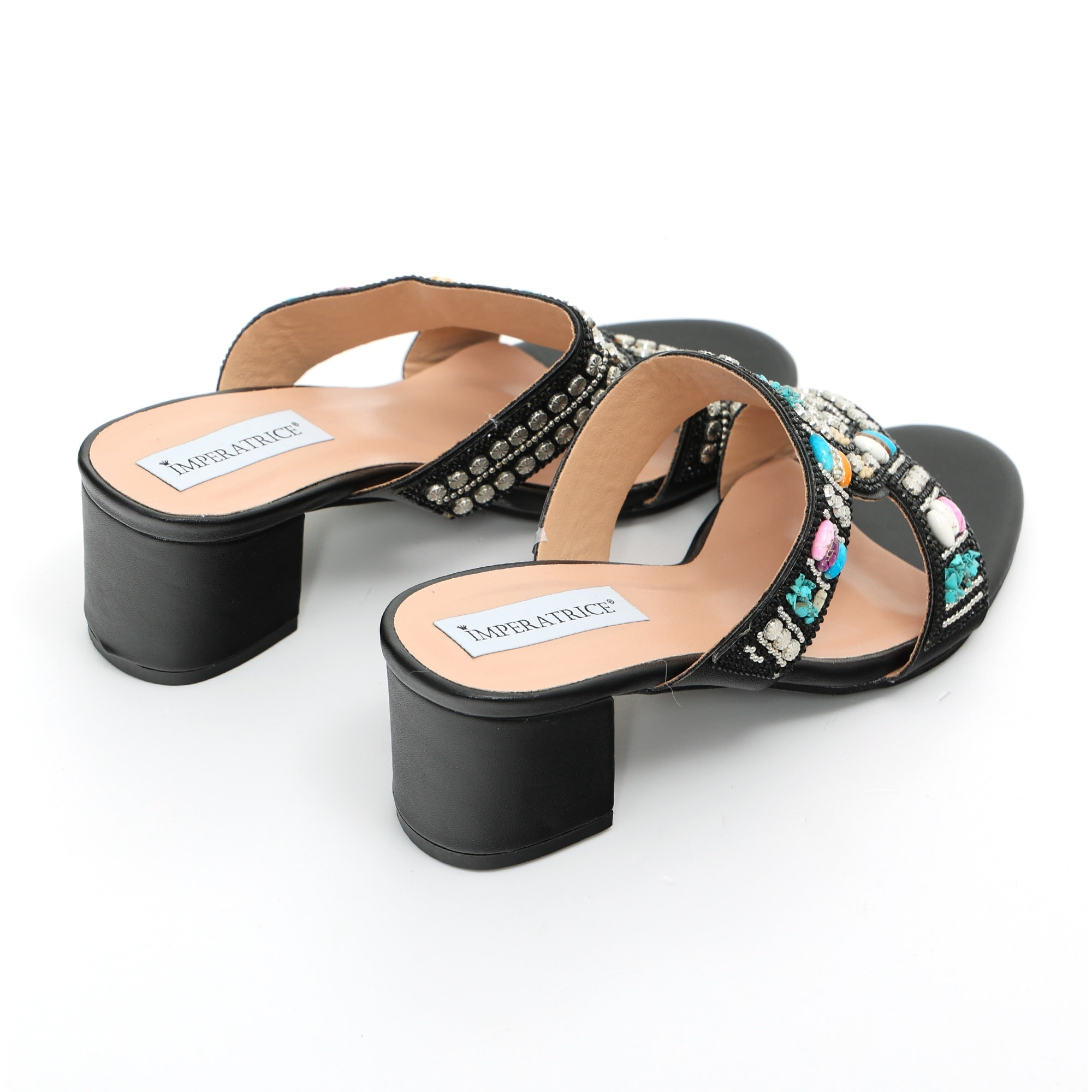 Sandali in simil pelle con tacco comodo ed applicazione di strass e pietre