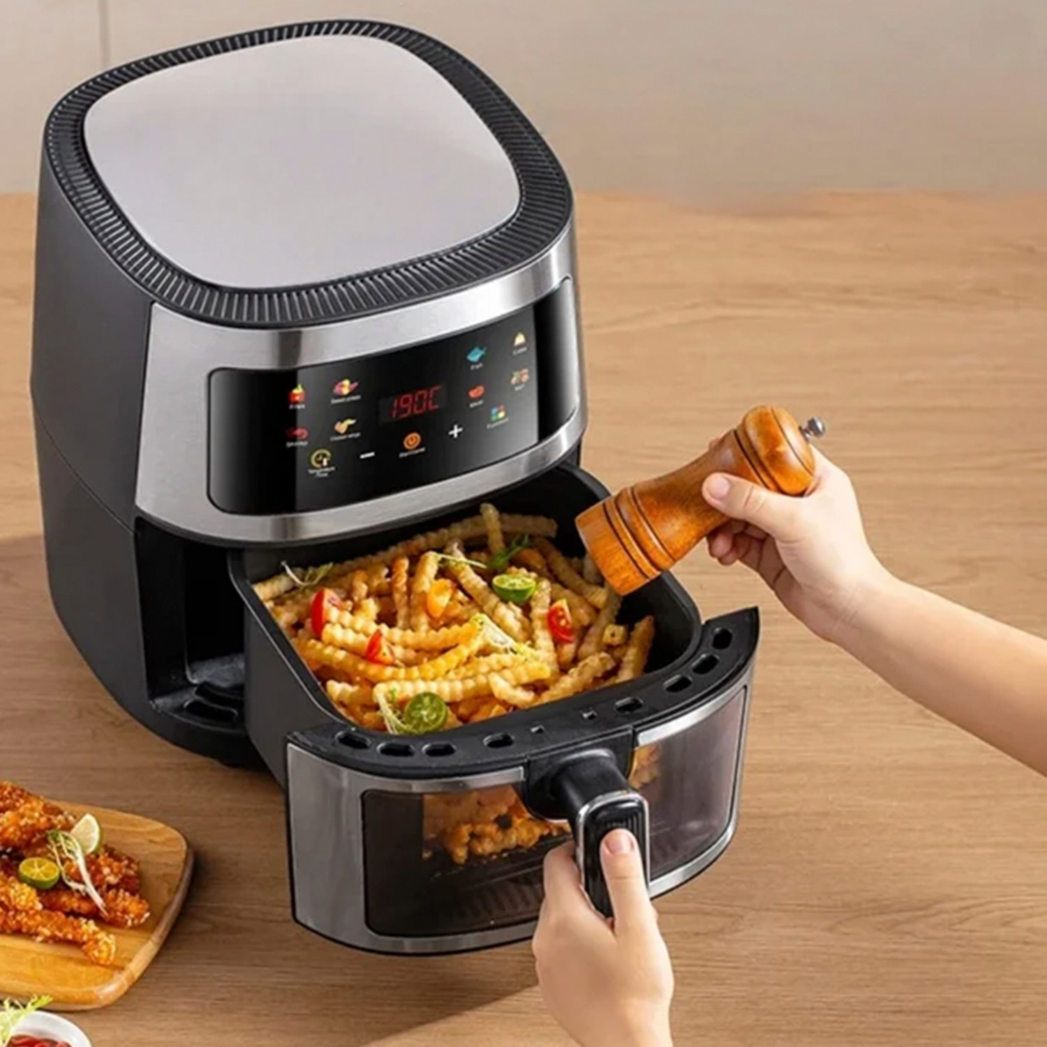 Friggitrice ad aria 8L, 1400W con finestra di visualizzazione. Pannello touch, programmi di cottura e modalità manuali, riscaldamento 3D, griglia antiaderente. Struttura in acciaio inossidabile. IMBALLAGGIO DANNEGGIATO.