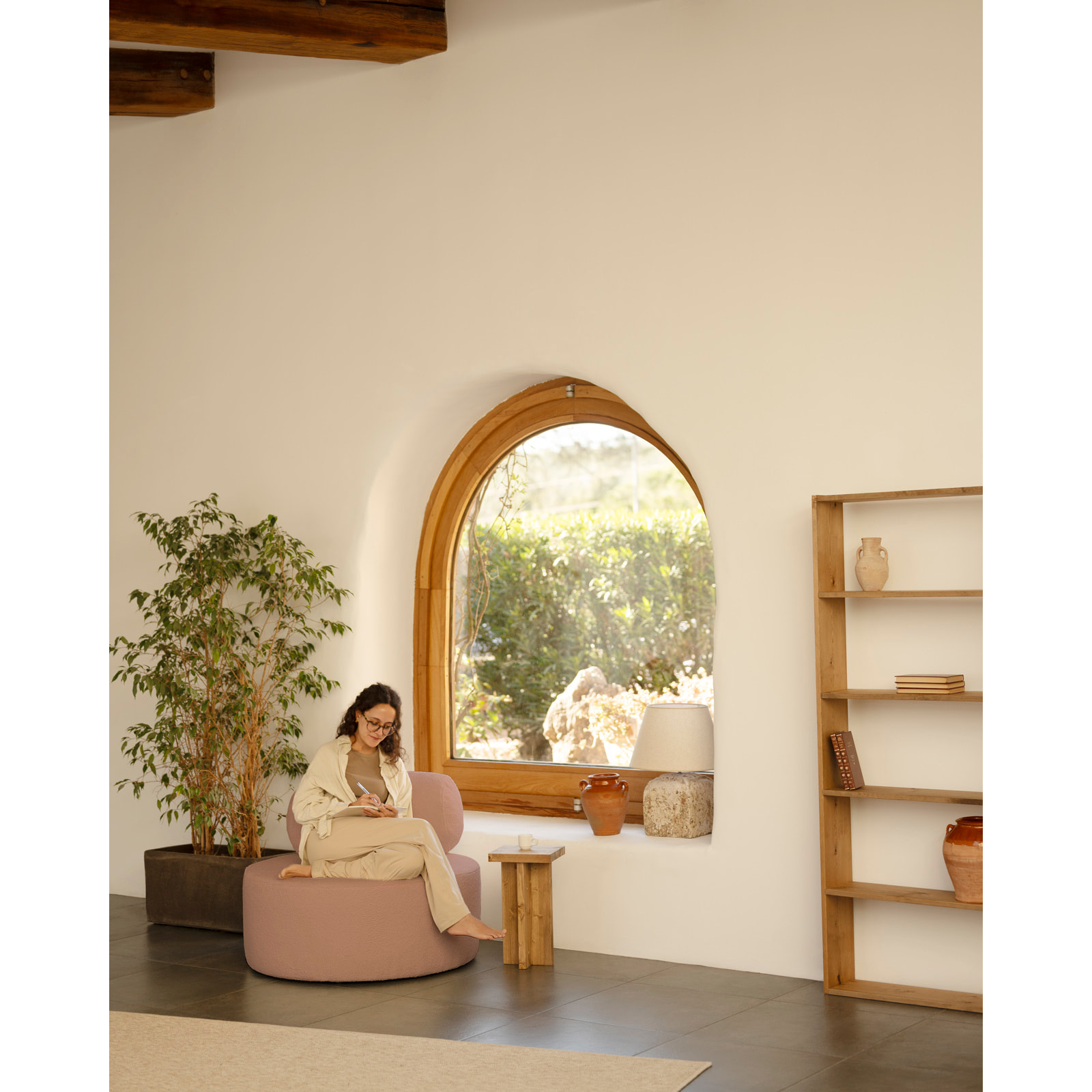 Fauteuil en bouclé rond couleur rose de 91x71cm Hauteur: 71 Longueur: 91 Largeur: 91
