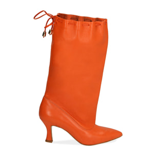 Botas de piel naranja, tacón 7,5 cm.