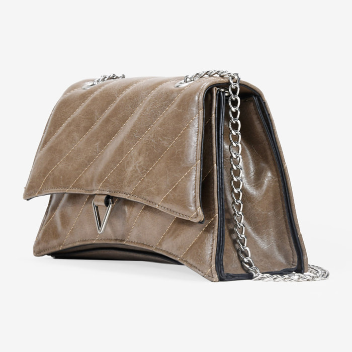 Bolso de hombro taupe con solapa y cadena
