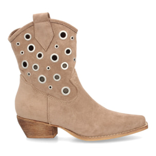 Botas cowboy con ojales metálicos para mujer.