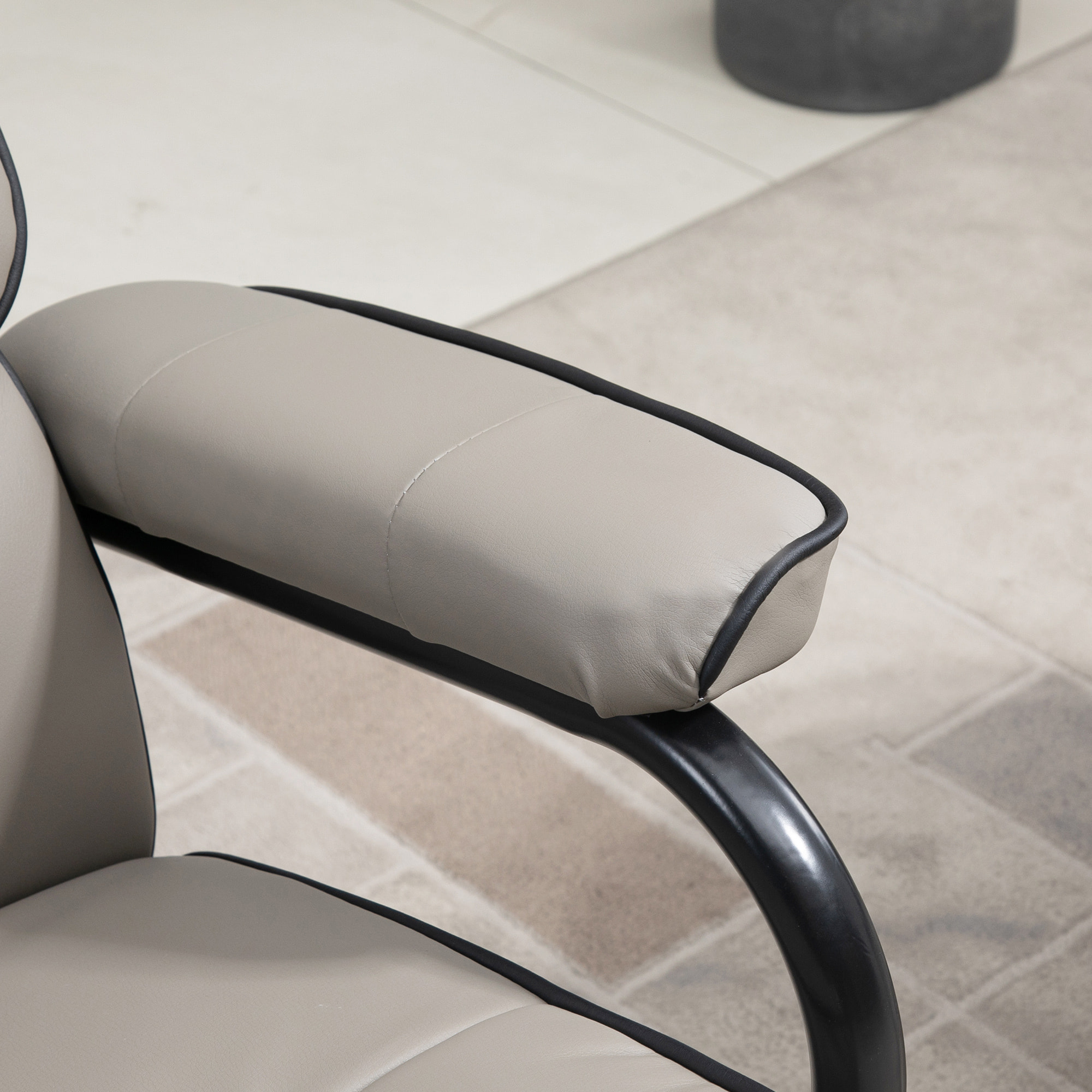 Fauteuil relax inclinable pivotant avec repose-pieds liserets noir synthétique gris