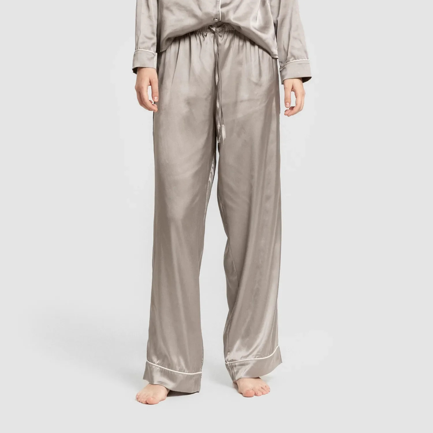 Pijama largo satén friday gris